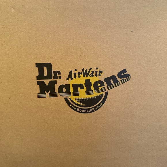 Nwot! Dr. Martens air wair WOMEN'S SMOOTH LEATHER LACE UP BOOTS, size US 8 - Picture 6 of 9